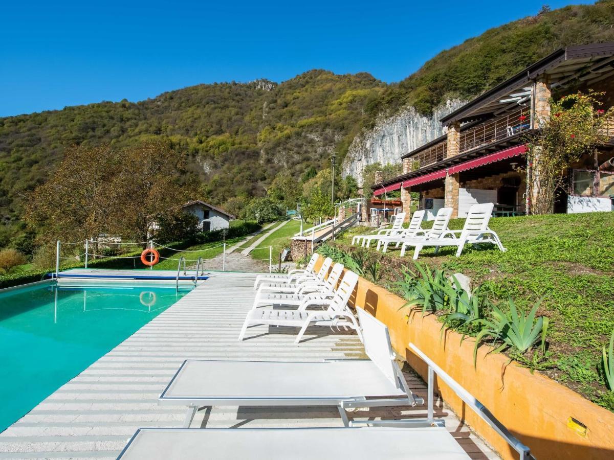 Villa Beautiful Chalet With Swimming Pool In Lombardy à Marone Extérieur photo
