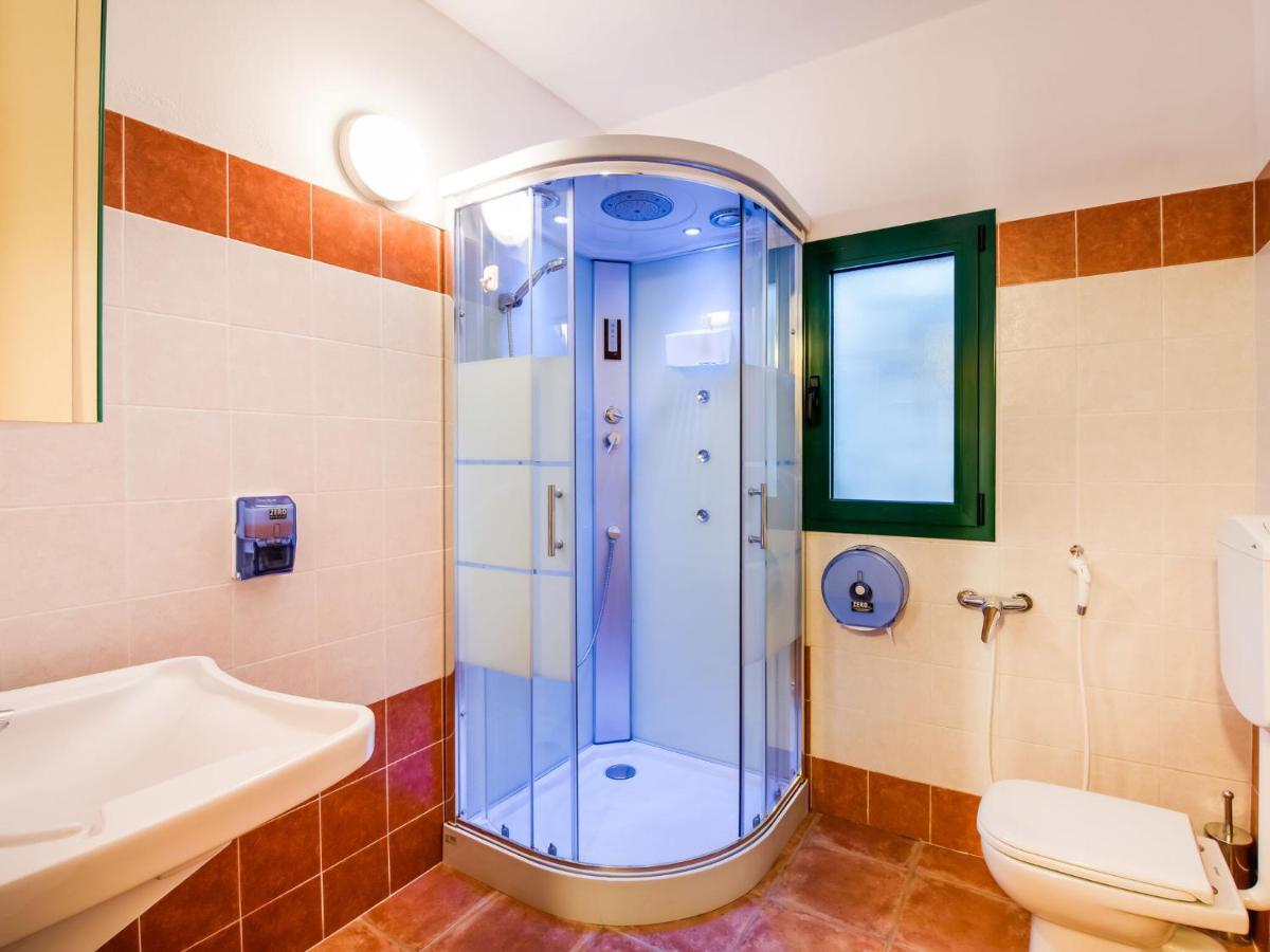 Villa Beautiful Chalet With Swimming Pool In Lombardy à Marone Extérieur photo
