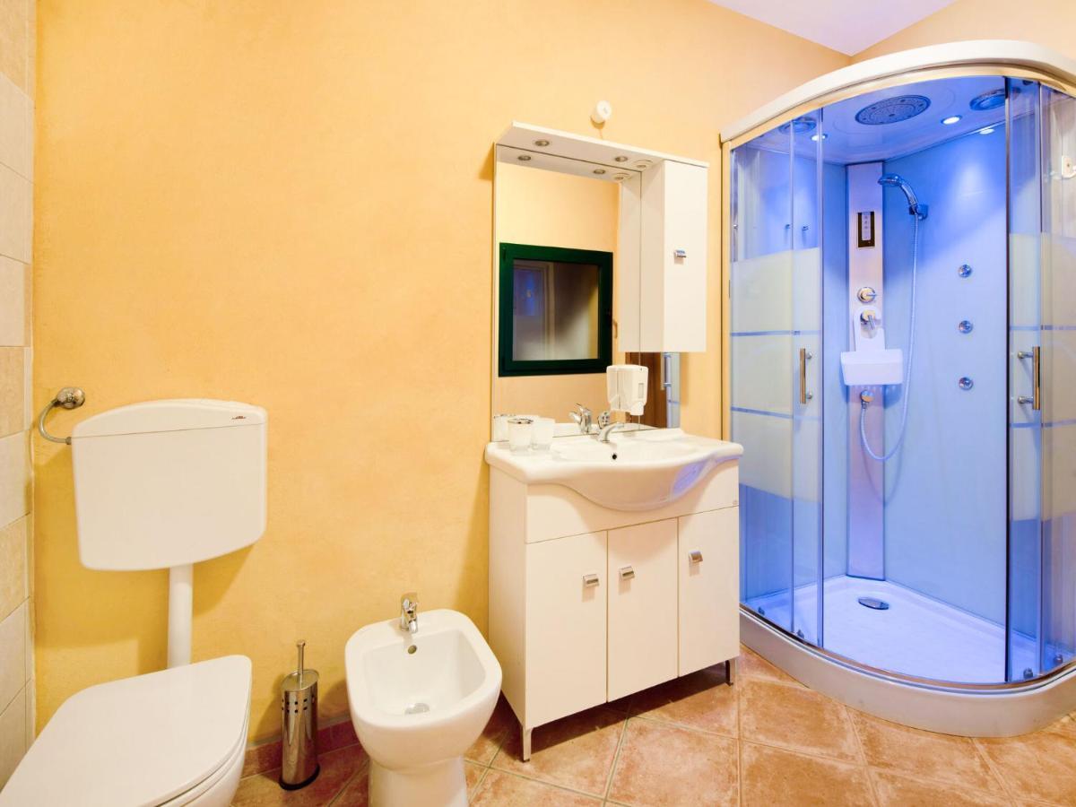 Villa Beautiful Chalet With Swimming Pool In Lombardy à Marone Extérieur photo