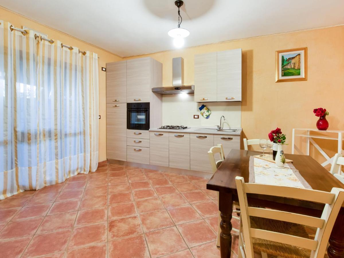 Villa Beautiful Chalet With Swimming Pool In Lombardy à Marone Extérieur photo