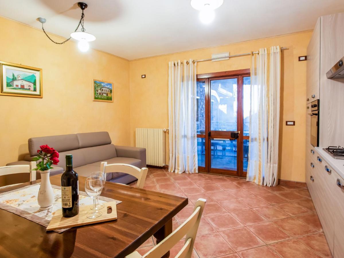 Villa Beautiful Chalet With Swimming Pool In Lombardy à Marone Extérieur photo