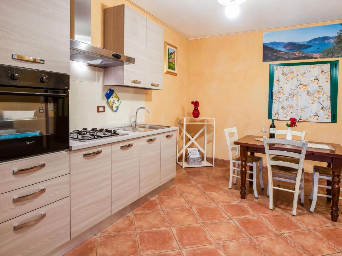 Villa Beautiful Chalet With Swimming Pool In Lombardy à Marone Extérieur photo