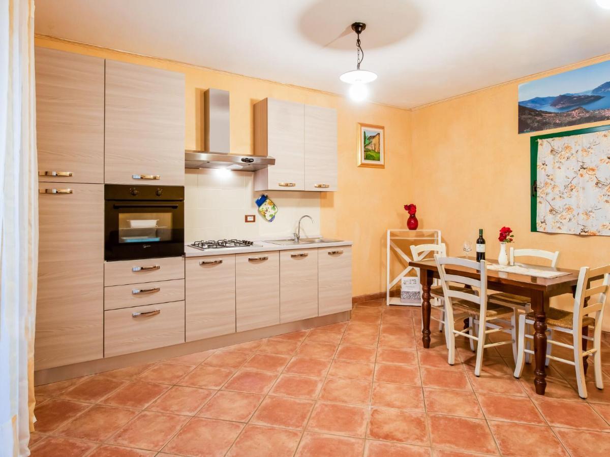Villa Beautiful Chalet With Swimming Pool In Lombardy à Marone Extérieur photo