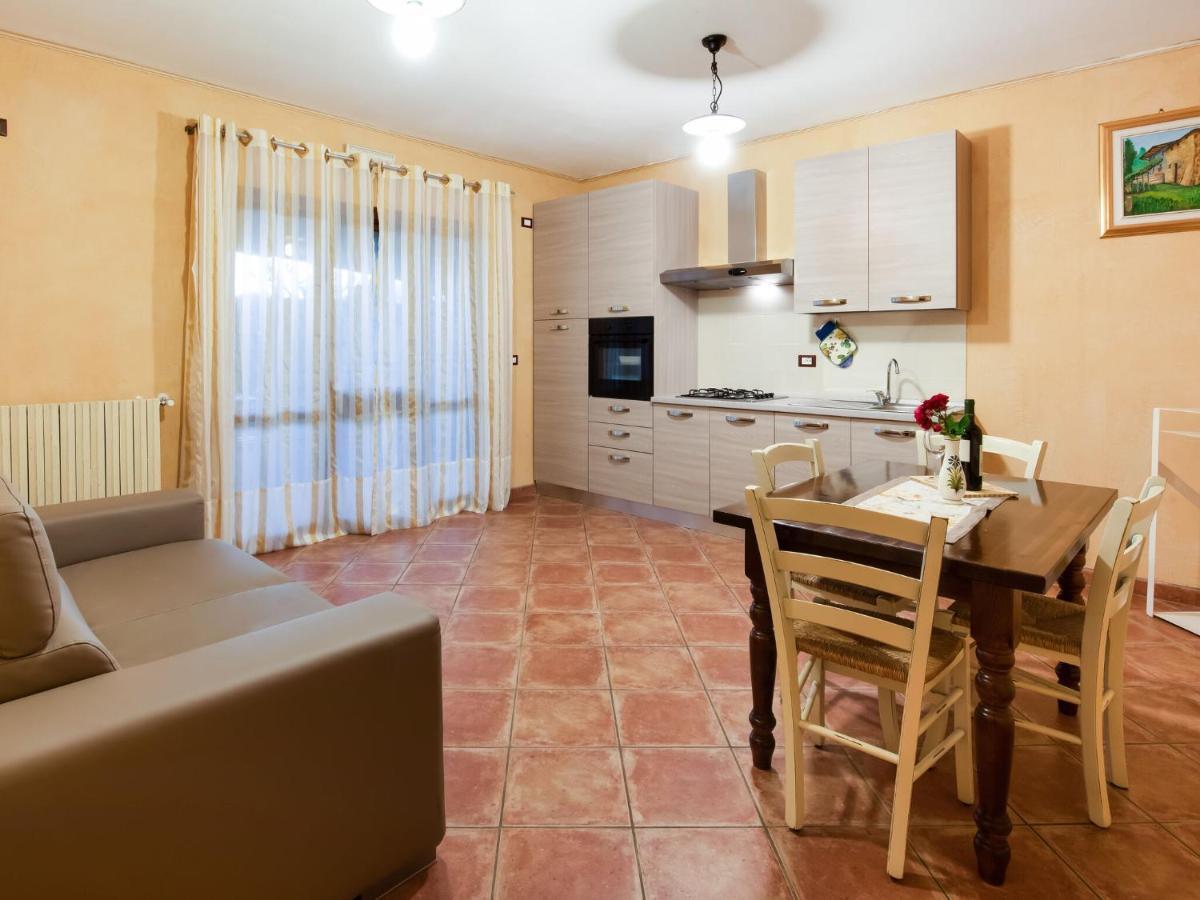 Villa Beautiful Chalet With Swimming Pool In Lombardy à Marone Extérieur photo