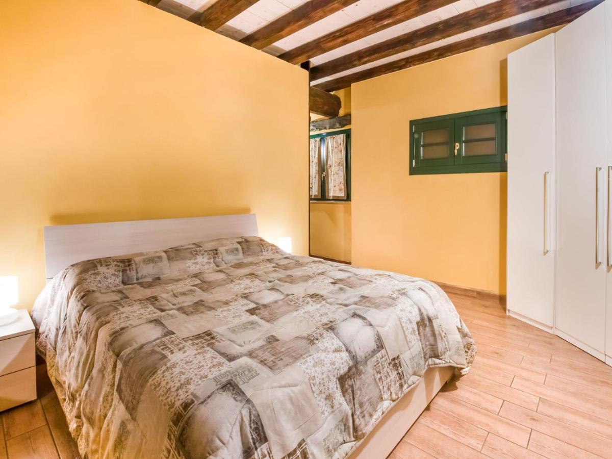Villa Beautiful Chalet With Swimming Pool In Lombardy à Marone Extérieur photo