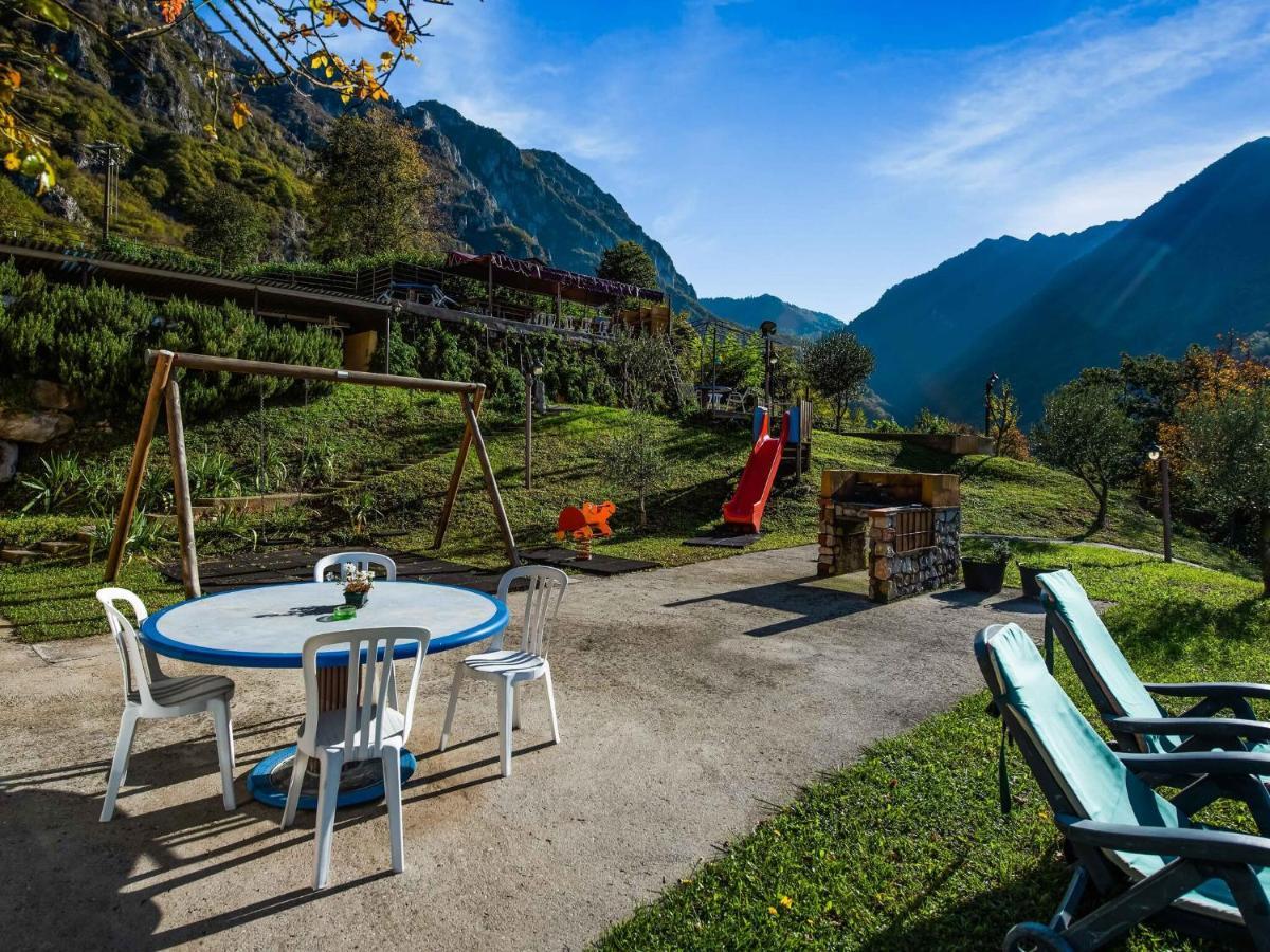 Villa Beautiful Chalet With Swimming Pool In Lombardy à Marone Extérieur photo