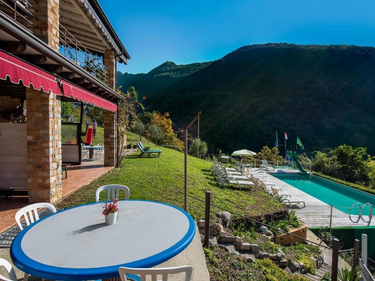 Villa Beautiful Chalet With Swimming Pool In Lombardy à Marone Extérieur photo