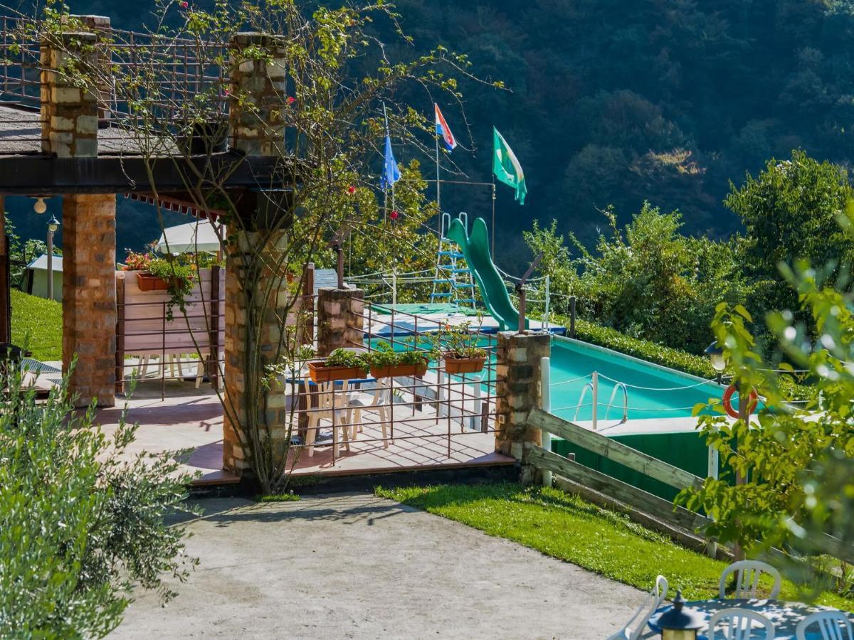 Villa Beautiful Chalet With Swimming Pool In Lombardy à Marone Extérieur photo
